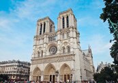 巴黎聖母院大教堂重建現代化　遭批恐變成迪士尼樂園