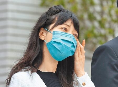 遭男友施暴的立委高嘉瑜1日出面說明情況,並表示「當下我整個人腫到我不知道我是誰,他勒我脖子,我都覺得我快死了。 」(姚志平攝)