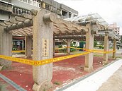 暖暖親水亭吹斷　遭批偷工減料