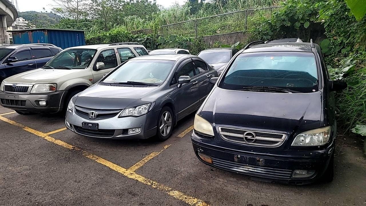 基隆違規車輛拖吊20年沒調，小型汽車保管費將調漲一倍。記者游明煌／攝影 