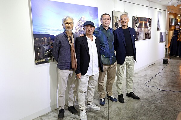 「築美」攝影展即日起至12月31日於「雄崗EAGLE藝術中心」展出。