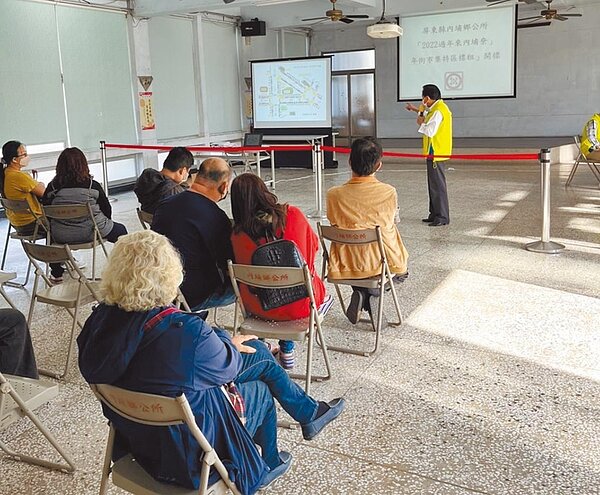 屏東內埔鄉公所2日舉行「2022過年來內埔尞」特區競標,特1區以14萬5000元高價標出。圖/內埔鄉公所提供