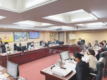 台北市政府在今年剩不到1個月就結束了,竟還追加3.5億災害準備金,引發議員炮轟。(楊亞璇攝)