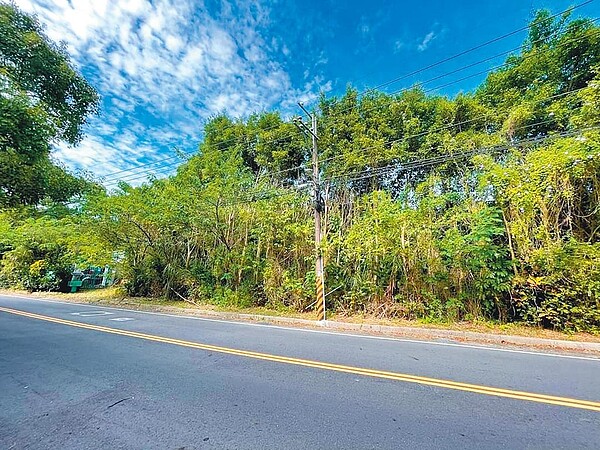 新北市三峽白雞路和北108號縣道一處空地,預計將興建毛寶貝複合式長照醫療園區,但地方民眾卻擔心未來會衍生噪音、臭味以及交通問題,反對興建。圖/新北市動保處提供