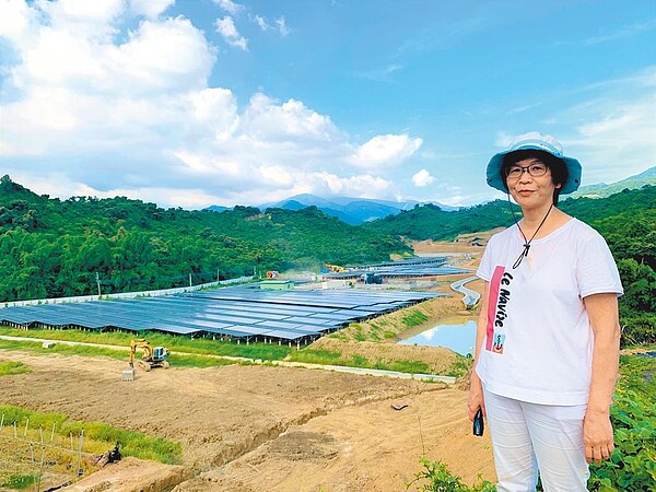 民眾黨立委蔡壁如赴屏東枋寮石頭營，查看光電場域開發情況。（蔡壁如辦公室提供）