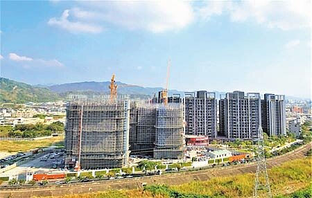 台中市北屯區產業、軌道經濟到位,許多造鎮型的建案吸引年輕人移居,登上6都各行政區人口淨遷入冠軍。(盧金足攝)