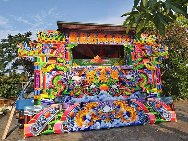 台南市布袋戲業者連署陳情,希望能有條件開放小規模儀式性質的布袋戲演出。圖/陳怡珍提供