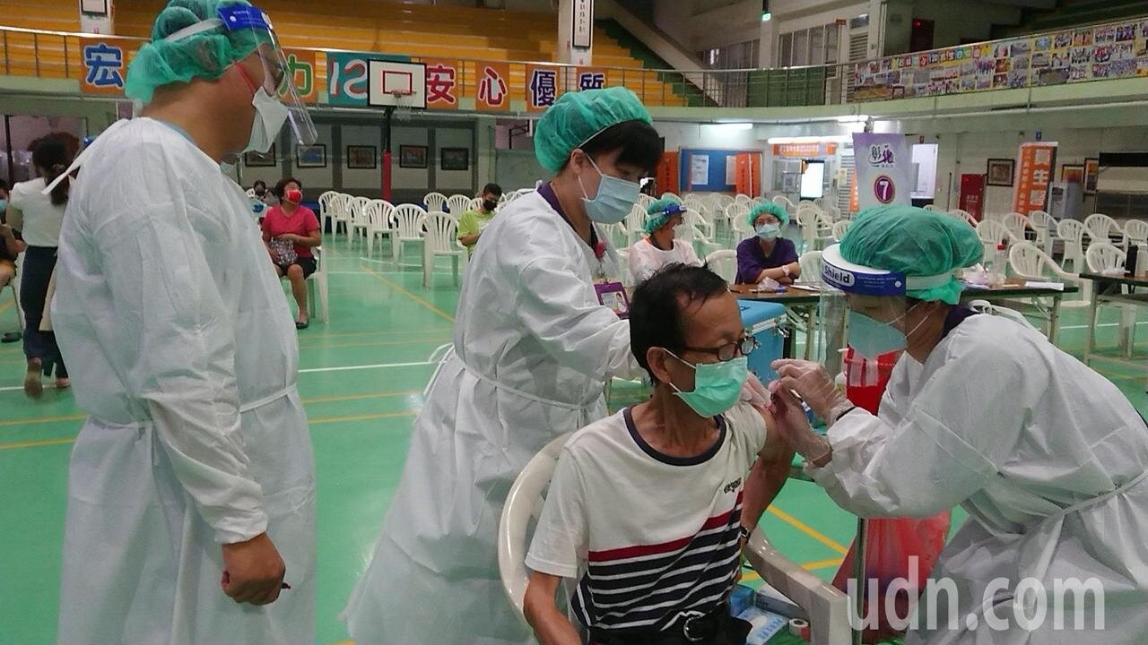 員生醫院家醫科主任余宜叡表示,接種疫苗之後應該多喝溫開水,不適合用刺激性的飲料替代白開水。圖/聯合資料照