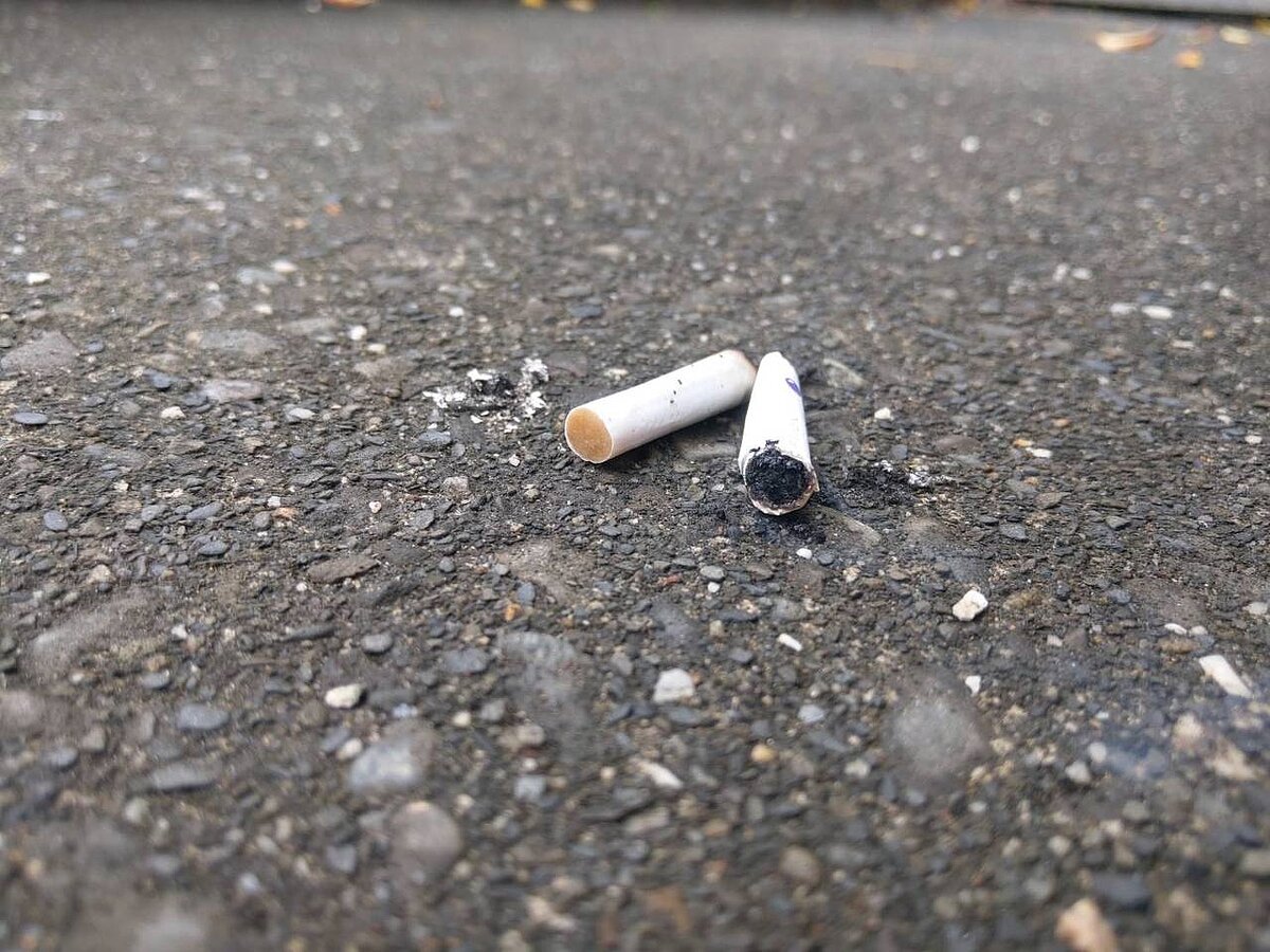 董氏基金會估計,全台約250萬名吸菸人口,每年消費約362億根菸品,保守估計每年至少有5億支菸蒂被亂丟,圖為示意圖。圖/聯合報系資料照片