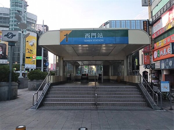 北捷防疫滾動管理西門及龍山寺站部分出入口恢復通行。圖/台北市府提供