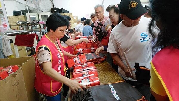 九九重陽節時，北山里會發放壽桃給里內長者。圖取自林徵熊臉書