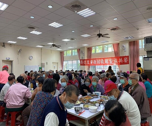 板橋區廣德里銀髮共餐活動 彭芷琳攝