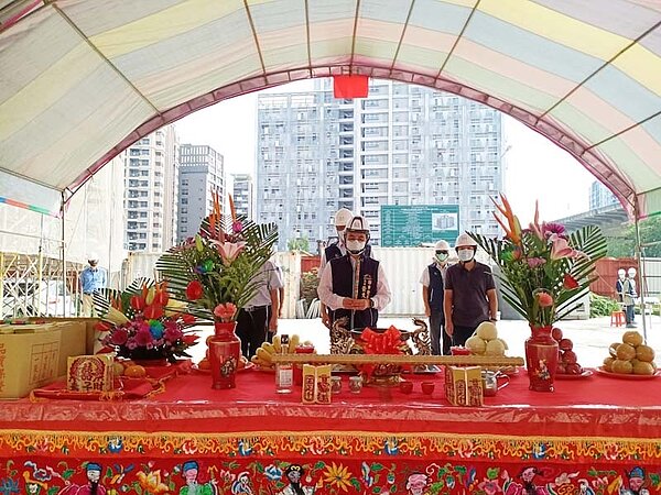 太平區育賢段區域好宅二期19日舉行上梁儀式。圖/台中市住宅處提供