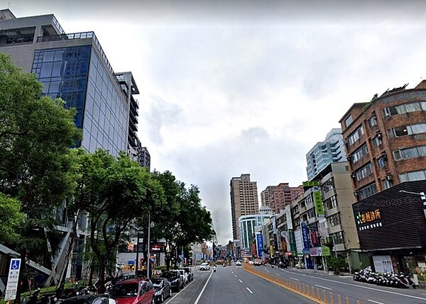 桃園區青年首購族購買中坪數31~40坪建物為大宗,並非傳統認為以小坪數為首選,及偏好小屋換大屋的購買模式,算打破既定刻板印象。圖(桃園市區)/google map