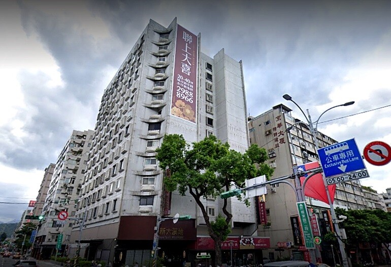 民眾分享的真實靈異經歷,就是台北市中山區的「首都大樓」;雖然靈異傳聞頻頻,但首都大樓依舊具身價,近年轉手案件獲利都很高。圖/google map