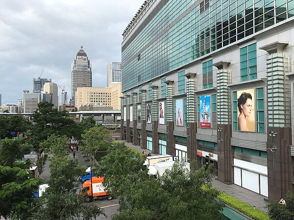 有商圈不受疫情影響,如信義計畫區、師大、政大以及四平街。圖/游智文攝