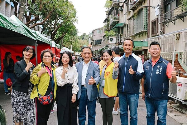 北投區一德里黃玉樹里長與里民一同合影。圖／黃玉樹里長提供