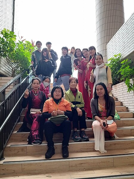 木柵國小夜補校師生感情良好。圖/簡玉卿提供