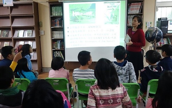 指南國小校長游惠音，積極統整社區資源及田園教學素材。  圖／指南國小提供
