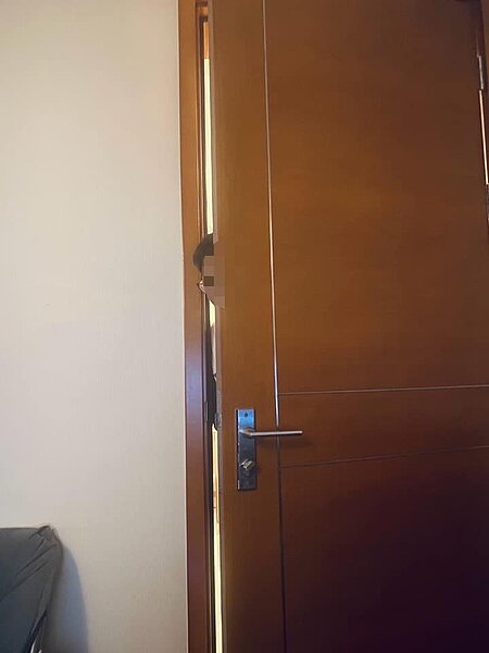 隔壁男大生瘋狂開女子房門。圖／翻攝自爆廢公社
