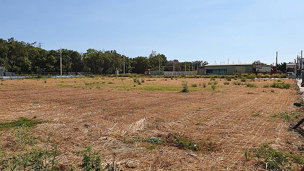 新營長勝營區3筆商業區土地公開標售,結果吸引許多投標搶進,最後該標售案土地全數標出,總金額超過1億,恐也會推升房價。圖/台南市地政局