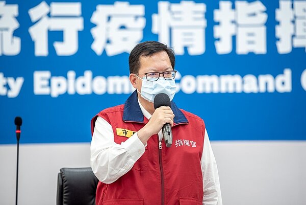 桃園市長鄭文燦上午在防疫會議表示隱形傳播鏈尚未截斷,個案的疫調、篩檢和匡列都要徹底落實,才能夠結束疫情。圖/桃園市政府提供
