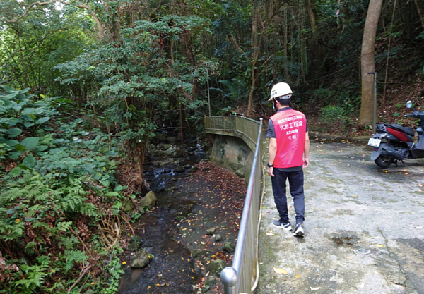 山坡巡檢 圖／臺北市政府工務局大地工程處