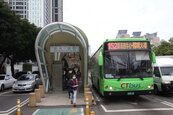 台中公車27日起滾動增班　公車首排座位仍不能坐