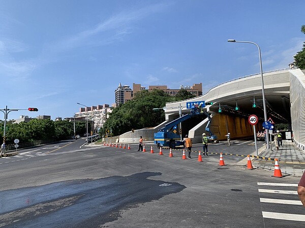 新北市淡水區剛完工的新民隧道至今問題不斷,在地議員也希望能把所有問題解決後再開放通車,而不是急於通車。圖/新北交通局提供