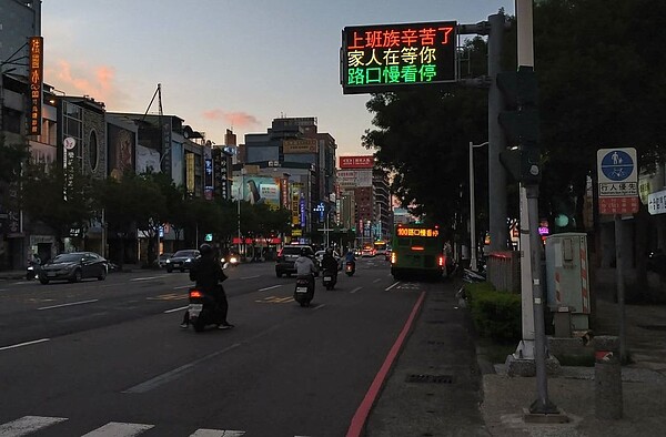 高雄市道安會報統計，自5月19日全國疫情升至三級警戒，車流量大減。圖／高雄市政府提供