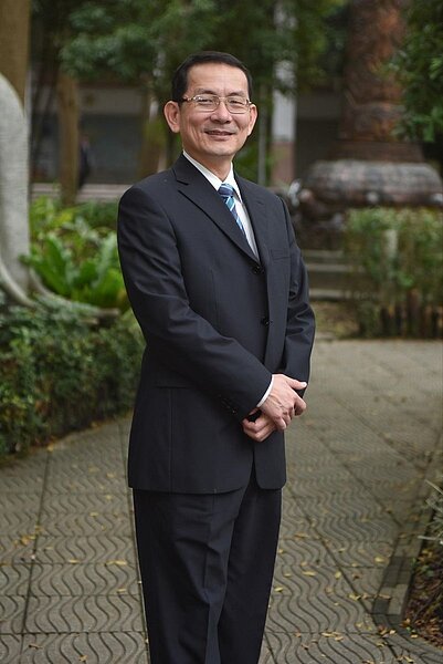 明湖國小校長郭添財，積極打造親師生共榮的優質校園。圖／明湖國小提供