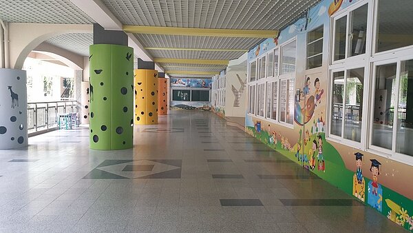 校園內隨處可見充滿童趣的設計。圖／麗湖國小提供