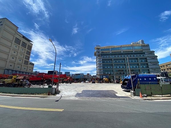 內湖 萬客隆舊址 變身豪辦對街 垃圾車場地主 坐地喊賣 一名田僑仔的誕生 好房網news 內湖 萬客隆舊址 變身豪辦對街 垃圾車場地主 坐地喊賣 一名田僑仔的誕生 好房網news