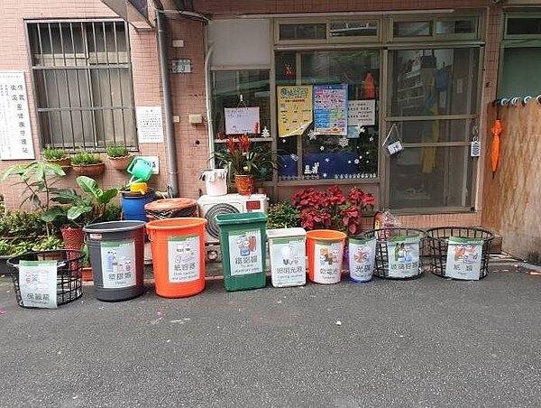 信義里相當重視環保回收，更是環保競賽的常勝軍。圖／莊瑞雲提供