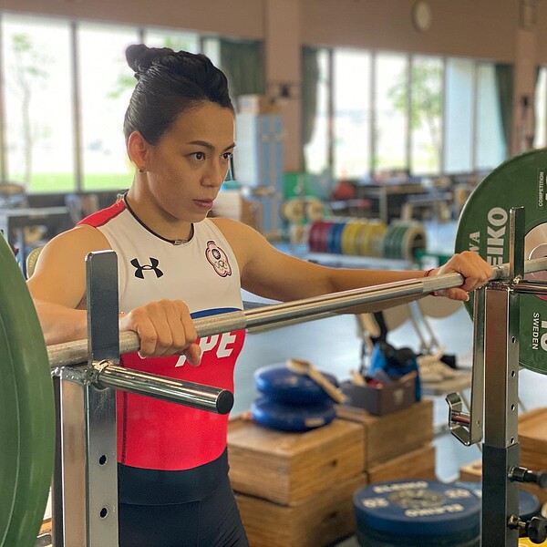 舉重女神郭婞淳27日出戰女子舉重59公斤級,順利拿下金牌。圖/取自郭婞淳臉書