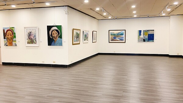 7月27日起則將開放藝文中心展覽廳,本次開放新北市藝文中心及新莊文化藝術中心,皆採線上預約制,每日開放3梯次。圖/新北市政府提供