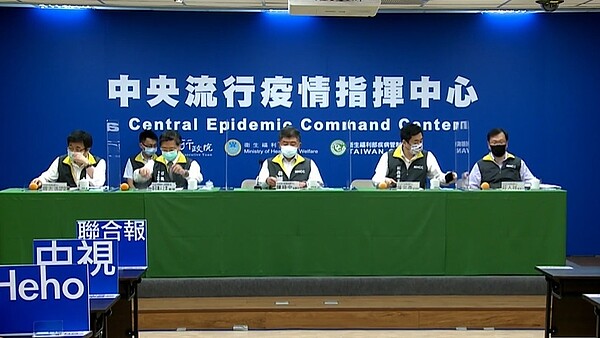 28日中央流行疫情指揮中心說明國內疫情狀況。圖/截自疾管署直播