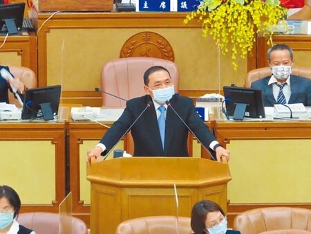 新北市長侯友宜28日指出，「校正回歸」、「北病南送」是他疫情期間最心痛的2件事情。圖／葉德正攝