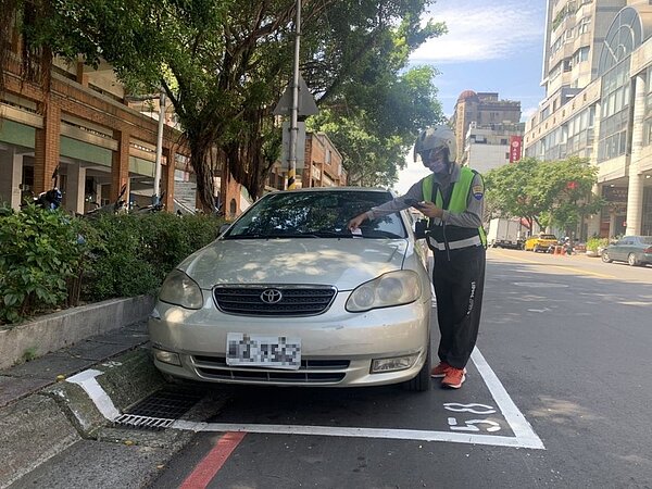 路邊停車依原公告收費時段收費。圖/新北市府提供