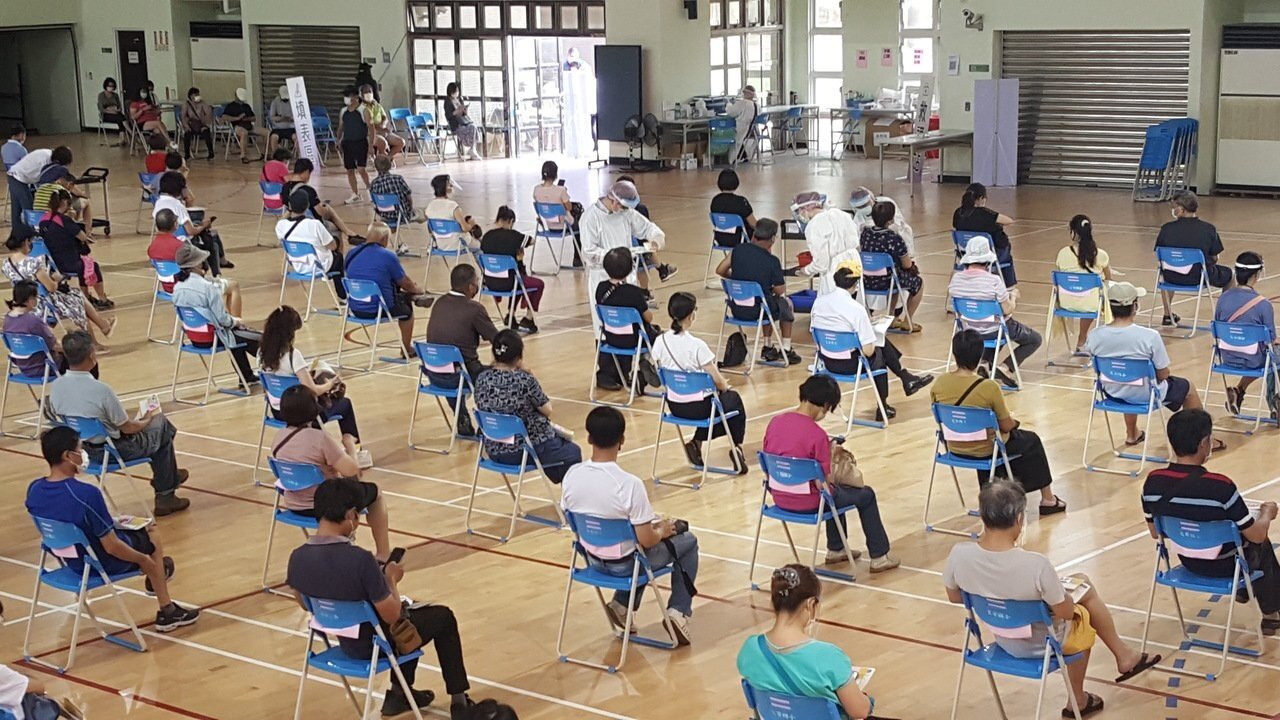 苗栗縣第4輪疫苗施打欠1萬劑,除7月30日預約照常,7月31日起一連五天暫停接種 。聯合報系資料照