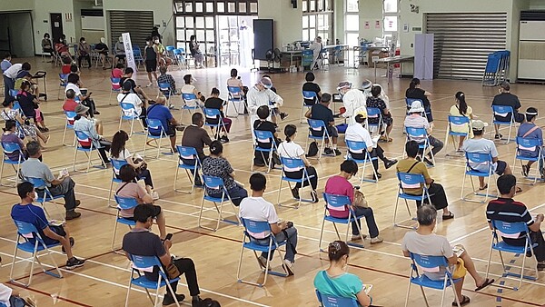 苗栗縣第4輪疫苗施打欠1萬劑,除7月30日預約照常,7月31日起一連五天暫停接種 。聯合報系資料照