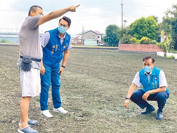 台中市西屯區龍潭、協和兩里附近有近70公頃農田，秋耕時水源短缺，市議員楊正中為民請命尋求解決。圖／楊正中服務處提供