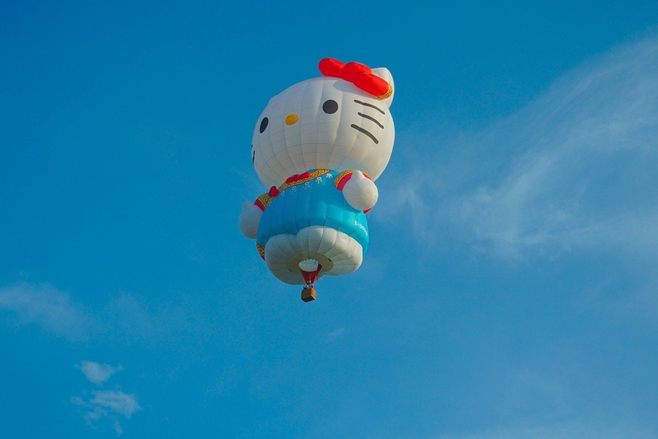 HELLO KITTY熱氣球首航，順利緩緩升空。圖／台東縣政府提供