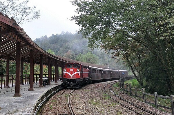 阿里山火車是著名觀光景點。圖/林鐵處提供