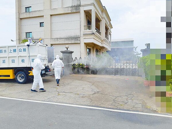 嘉義縣水上鄉1家鋁業工廠發生群聚感染，縣府緊急在工廠附近及相關鄉鎮清消。（嘉義縣政府提供／張亦惠嘉縣傳真）