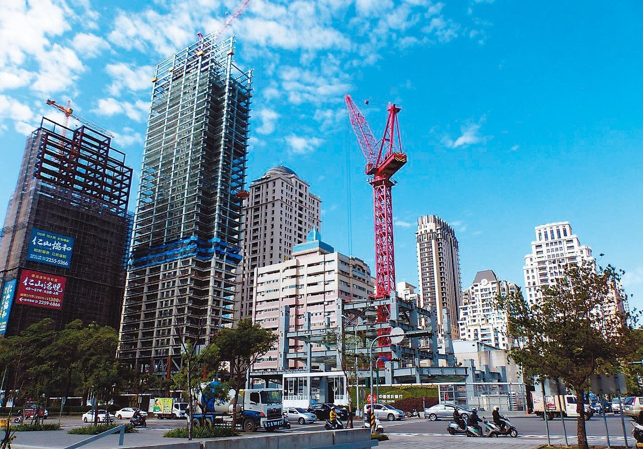 雖然5月本土疫情爆發,中斷房市買氣,不過多家指標建商均認為,疫情期間仍有不少誠意客戶出手,興富發建設(2542)認為,疫情後房市可望出現報復性買盤。圖/聯合報資料照