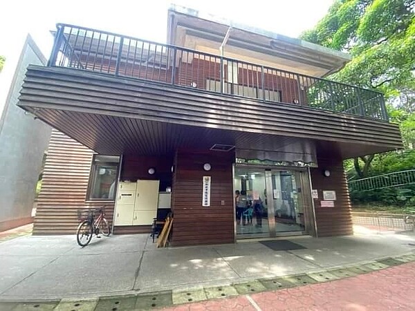 圖說/小木屋造型的里民活動中心。吳佩蘭攝