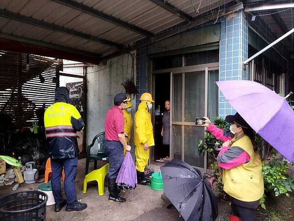 1日下午3時許，高雄土石流紅色警戒擴及到55條，包含甲仙、茂林、杉林等5個行政區20里，應撤離數達到1068人。記者陳弘逸／翻攝