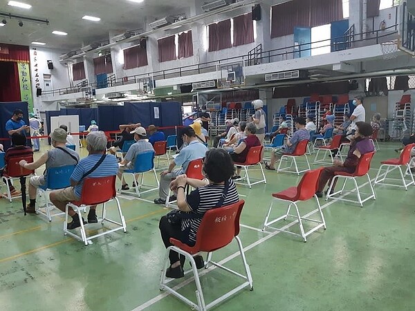 自強里內疫苗施打情況。圖/取自臉書