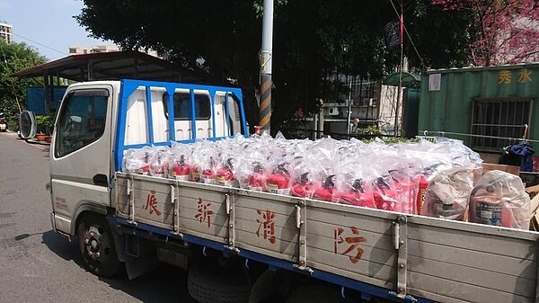 陳炳男更換了上百個消防栓。圖/陳炳男提供